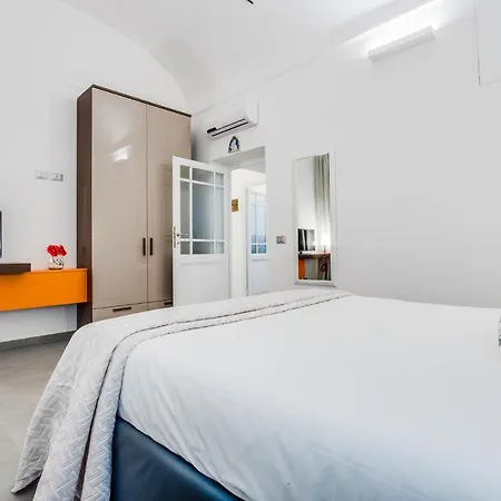 Modern Flat Via Candia *